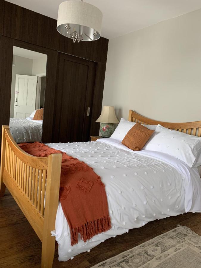 Adanhouse-stockland Spacious 5 Bedroom House Sleeps 12 Private Garden Сasa de vacaciones Cardiff