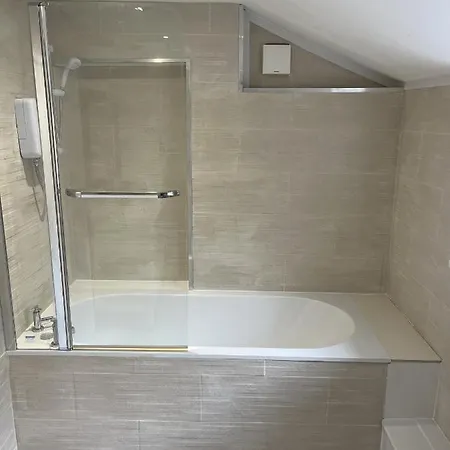 Adanhouse-Stockland Spacious 5 Bedroom House Sleeps 12 Private Garden Cardiff Exterior photo
