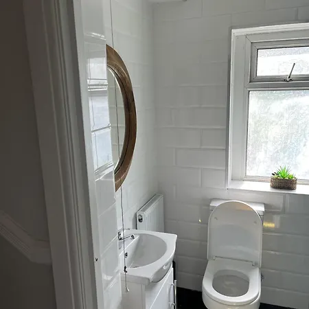 Adanhouse-Stockland Spacious 5 Bedroom House Sleeps 12 Private Garden Cardiff Exterior photo