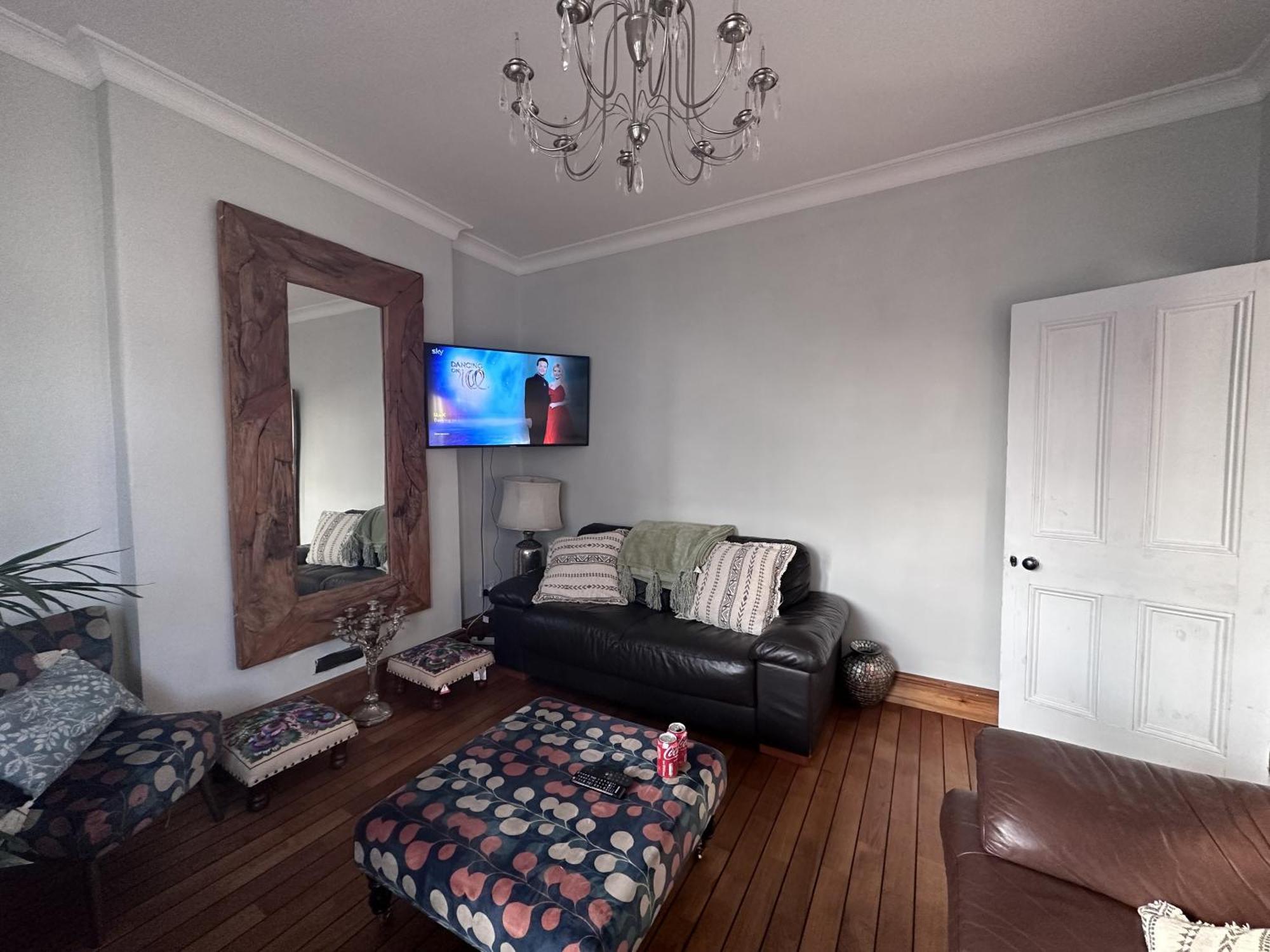Casa vacanze Adanhouse-stockland Spacious 5 Bedroom House Sleeps 12 Private Garden Cardiff