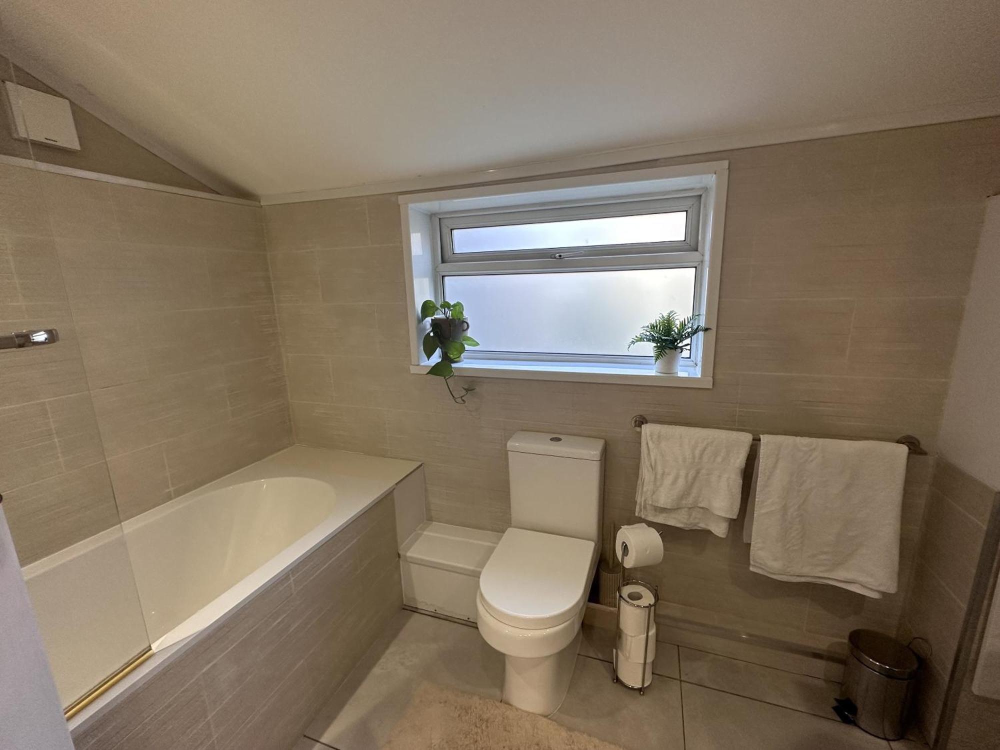 Casa vacanze Adanhouse-stockland Spacious 5 Bedroom House Sleeps 12 Private Garden *