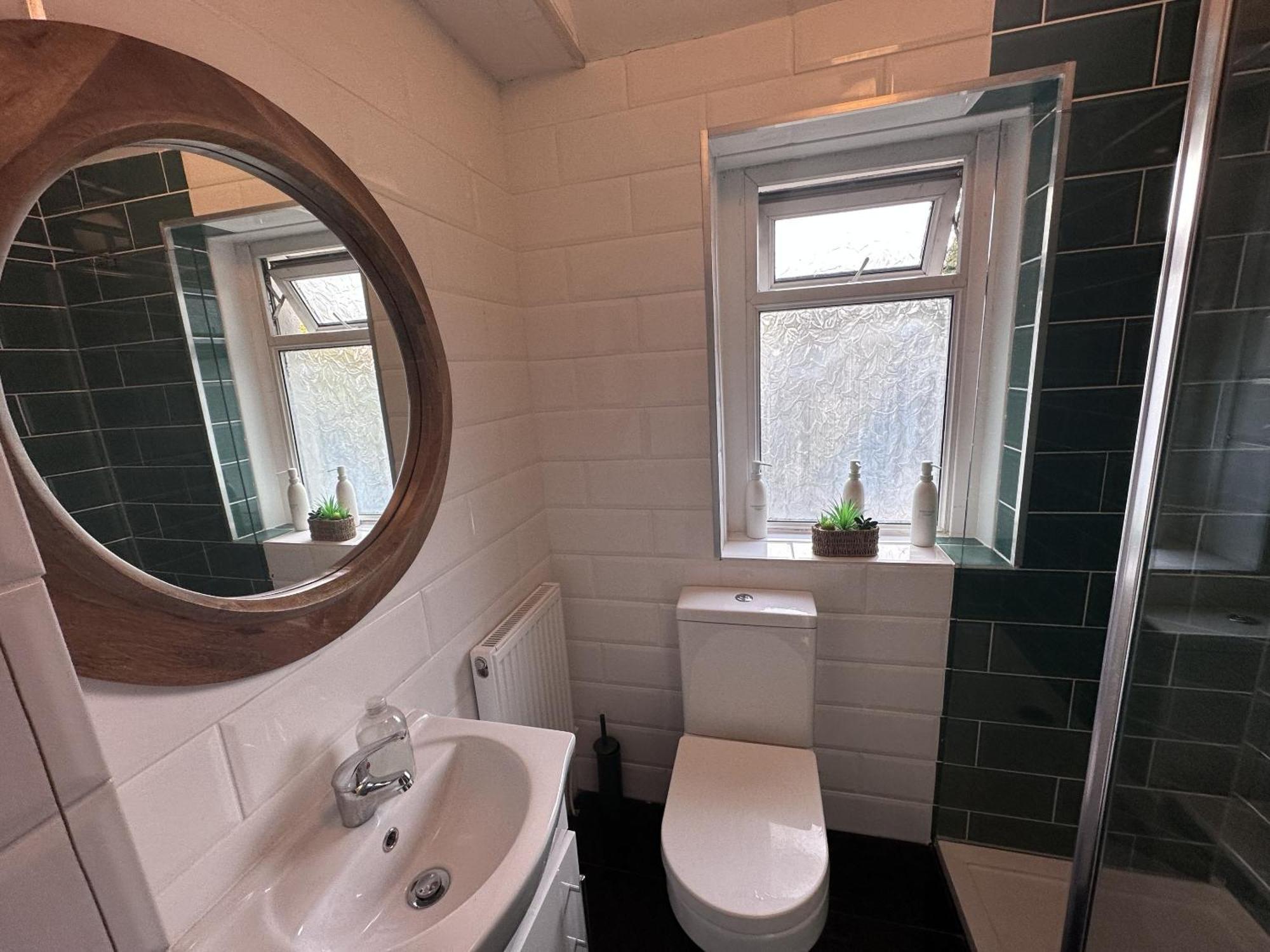 Casa vacanze Adanhouse-stockland Spacious 5 Bedroom House Sleeps 12 Private Garden