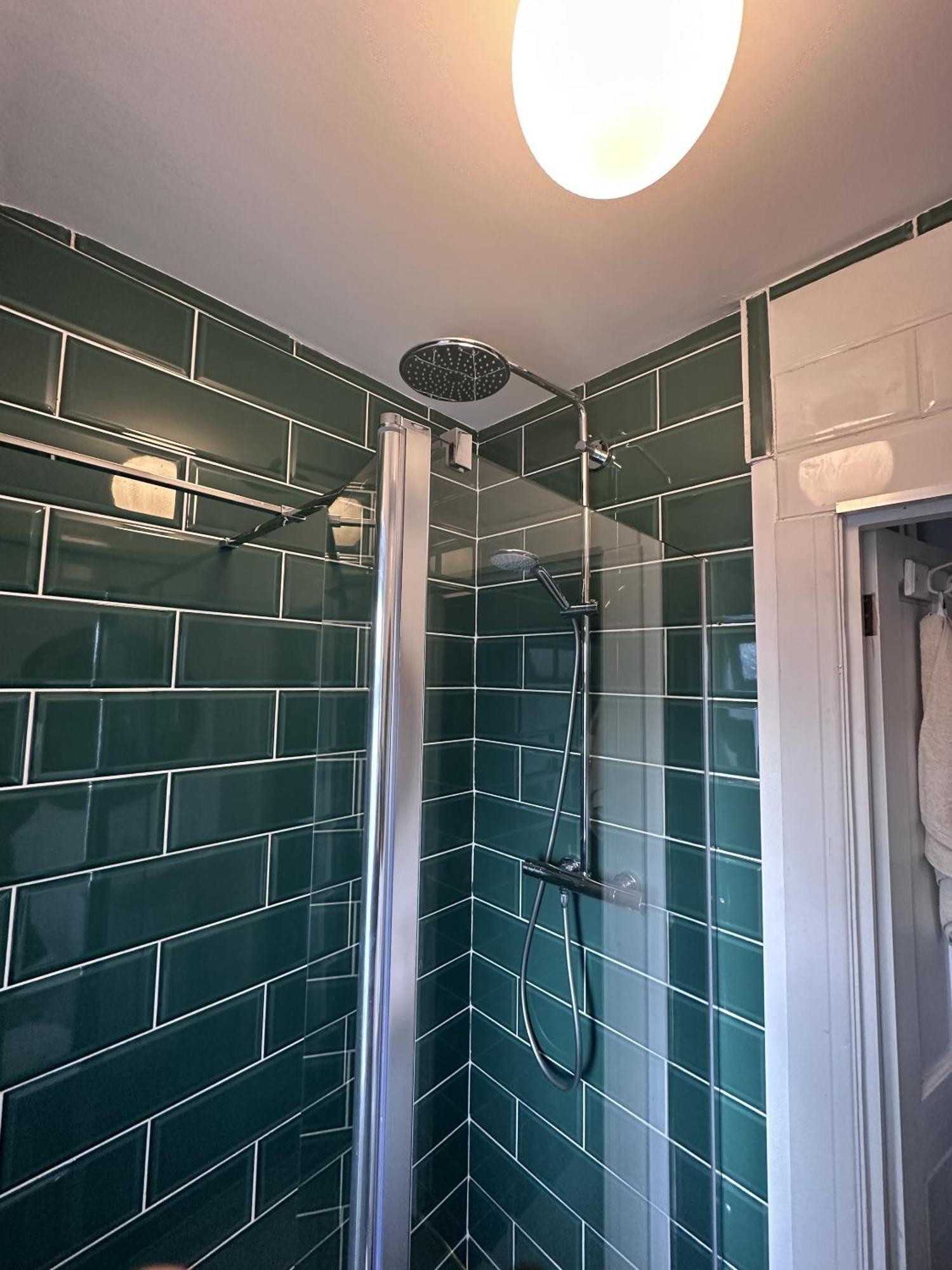 Adanhouse-stockland Spacious 5 Bedroom House Sleeps 12 Private Garden Casa vacanze Cardiff