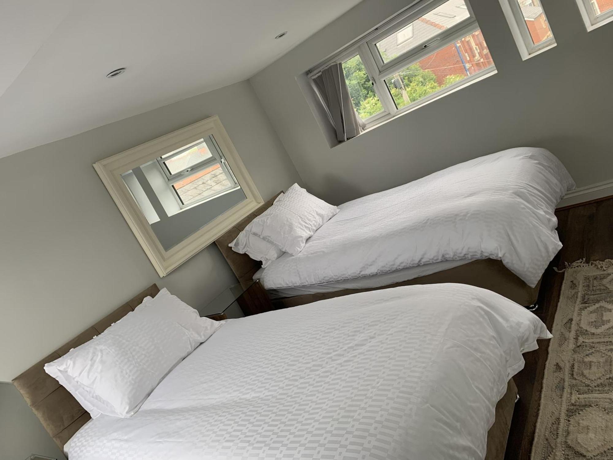 Adanhouse-stockland Spacious 5 Bedroom House Sleeps 12 Private Garden Casa vacanze