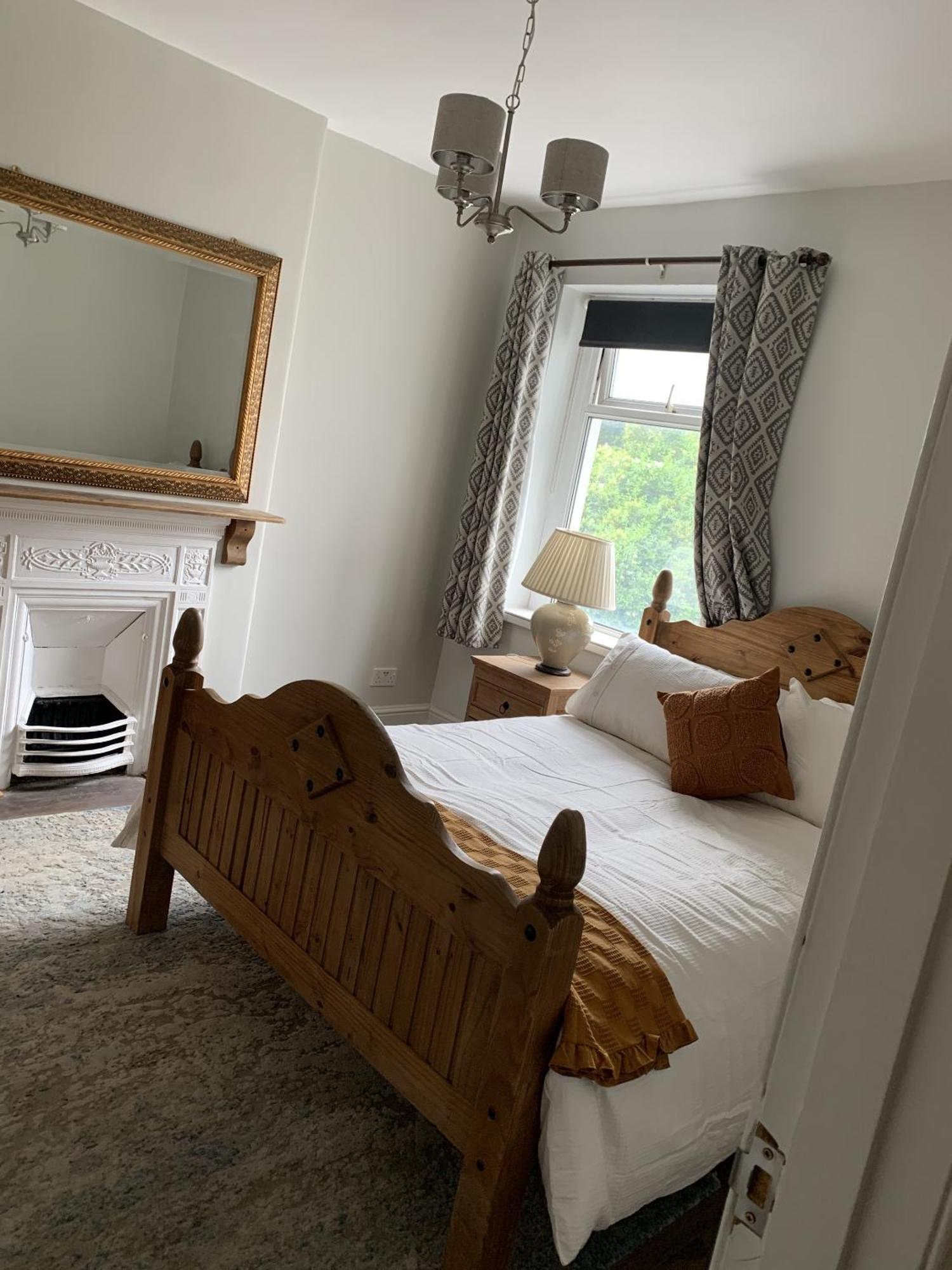 Casa vacanze Adanhouse-stockland Spacious 5 Bedroom House Sleeps 12 Private Garden