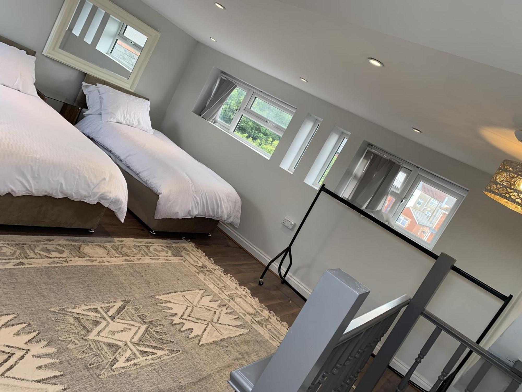 Adanhouse-stockland Spacious 5 Bedroom House Sleeps 12 Private Garden Casa vacanze Cardiff